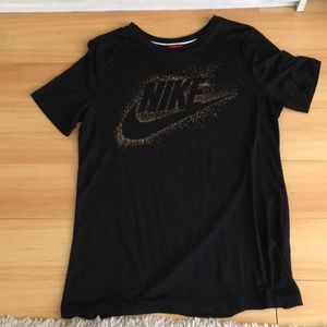 Black and gold Nike tee